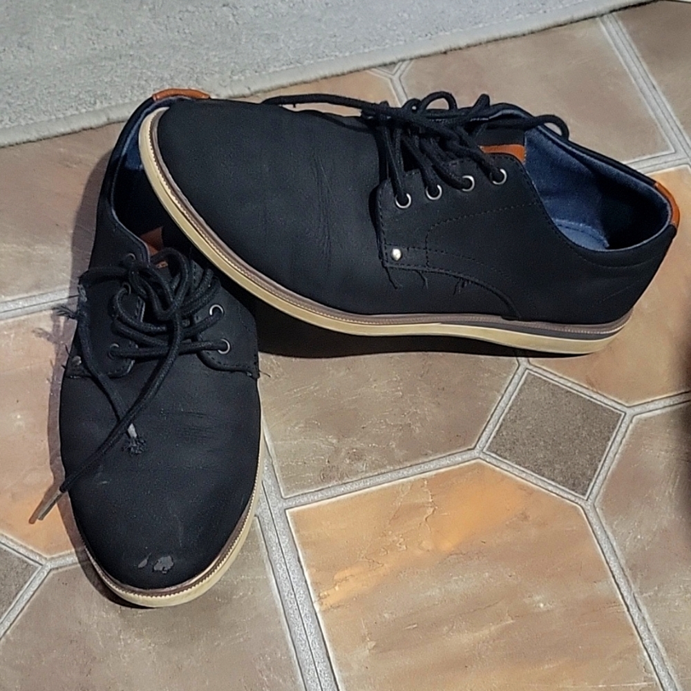 Casual shoes